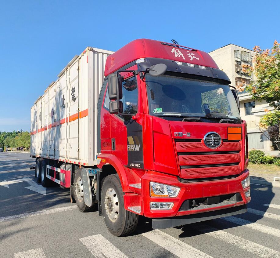 程力威牌CLW5320XRQCDP易燃气体厢式运输车公告图片
