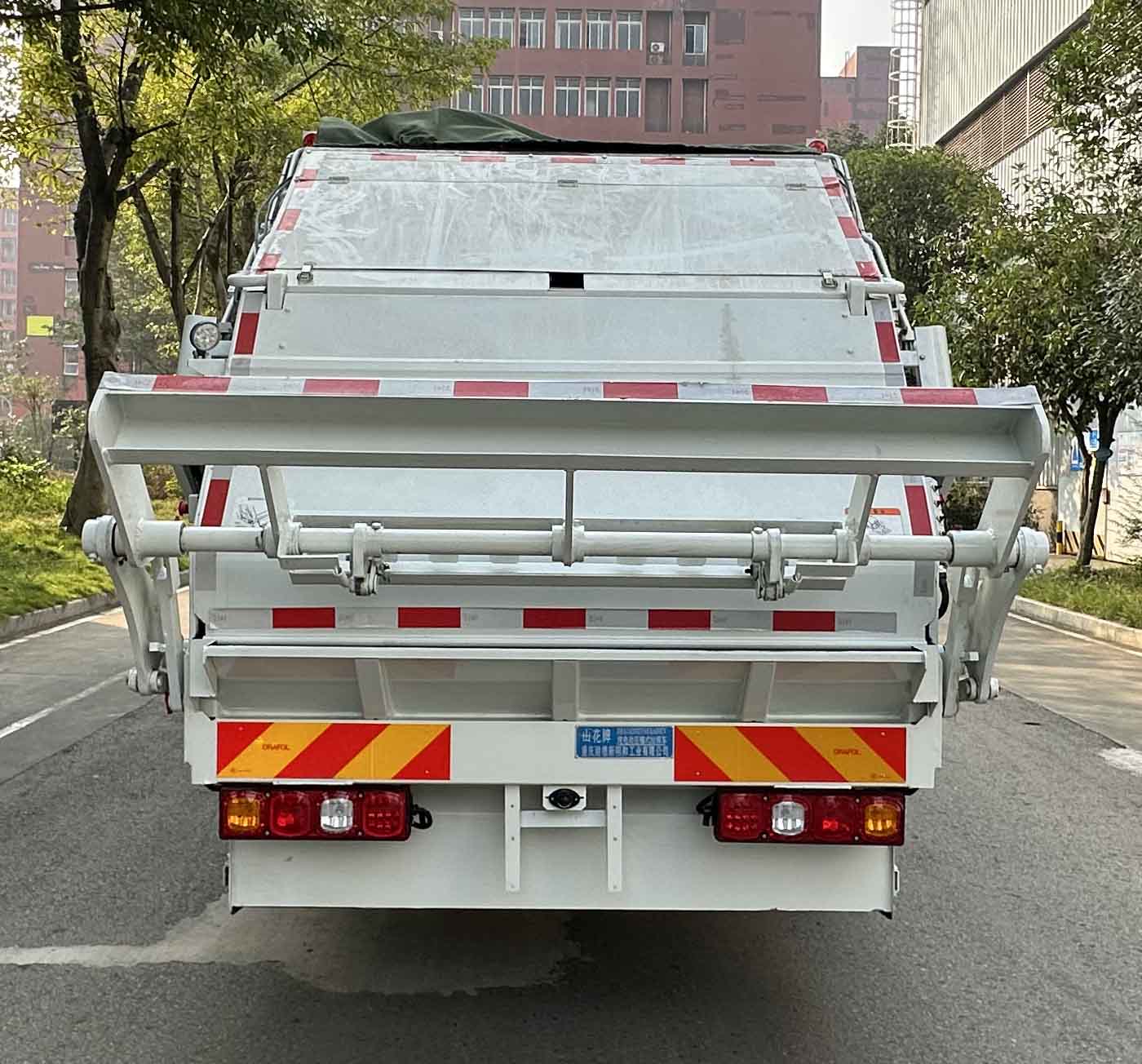 山花牌JHA5129ZYSSXABEV純電動壓縮式垃圾車公告圖片