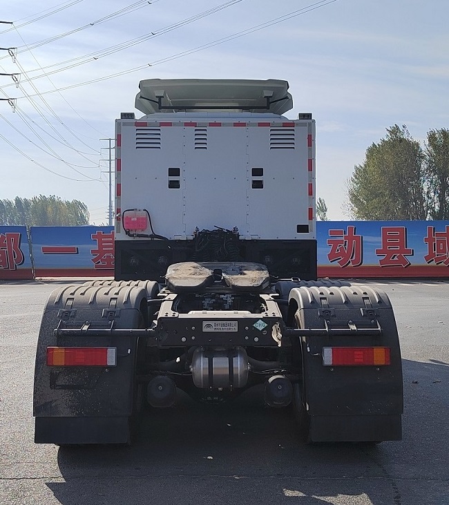 ZKH4250P4FCEV3MD 宇通牌612马力后双桥,后八轮氢气燃料电池半挂牵引车图片