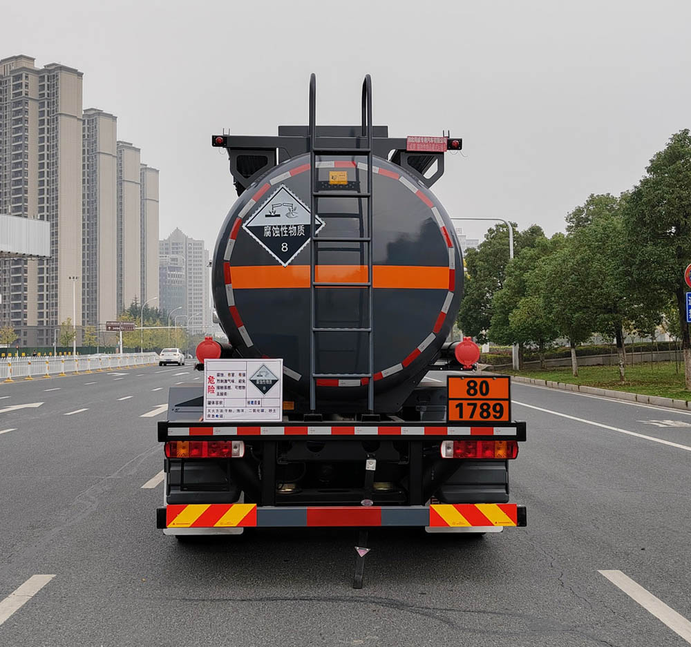 專威牌HTW5265GFWCA6腐蝕性物品罐式運(yùn)輸車公告圖片