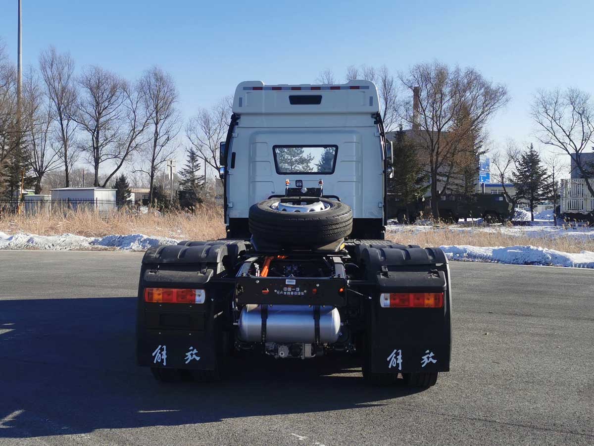 CA4250P66T1BEVA5 解放牌360马力后双桥,后八轮纯电动换电式纯电动半挂牵引车图片