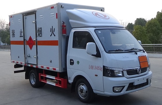 程力威牌CLW5031XRYBFB易燃液体厢式运输车