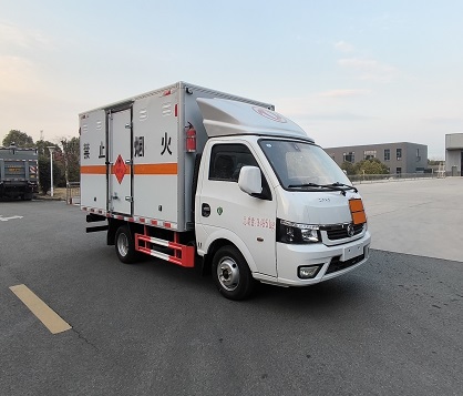 程力威牌CLW5031XRQBFB易燃气体厢式运输车