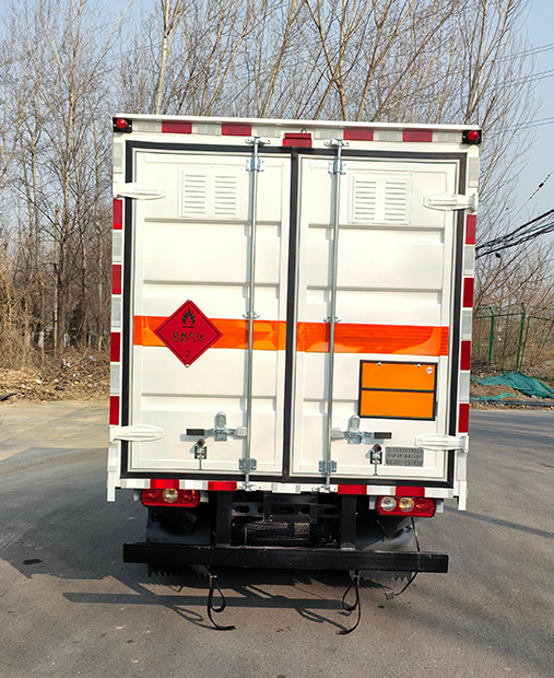 駝馬牌JLC5033XRQJH易燃?xì)怏w廂式運(yùn)輸車公告圖片