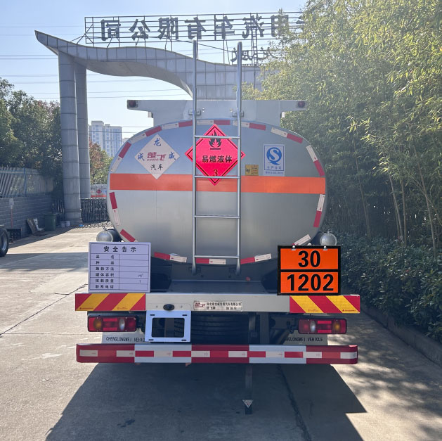 楚飛牌CLQ5183GJY6DC加油車公告圖片