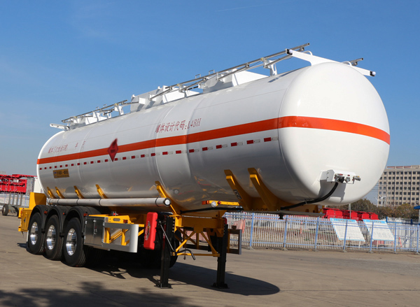 开乐牌11.6米33.3吨3轴易燃液体罐式运输半挂车(AKL9401GRY38)