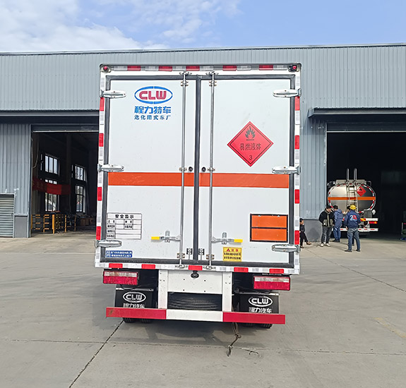 程力牌CL5043XRY6BXW易燃液體廂式運(yùn)輸車公告圖片