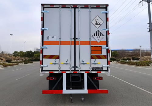 匯力威牌VVV5180XZWDFH6雜項(xiàng)危險(xiǎn)物品廂式運(yùn)輸車公告圖片
