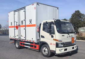 汇力威牌VVV5043XRQHFC6易燃气体厢式运输车
