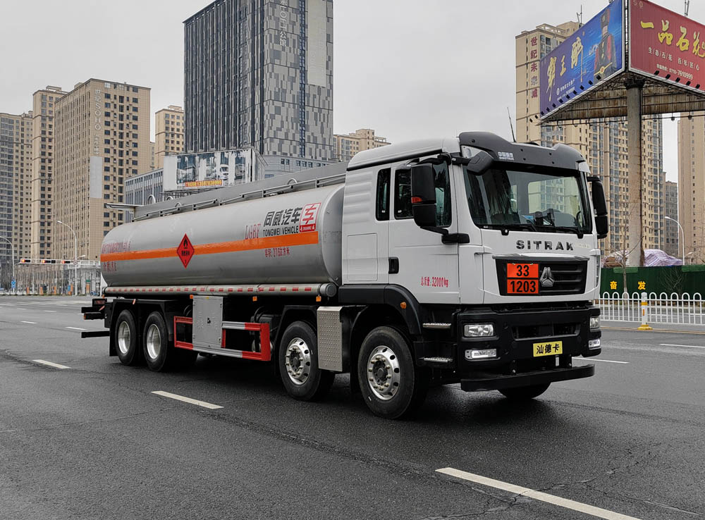 专威牌HTW5326GYYZK6Q运油车