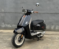 两轮摩托车