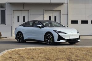 极狐牌BJ7001A514BEV型纯电动轿车