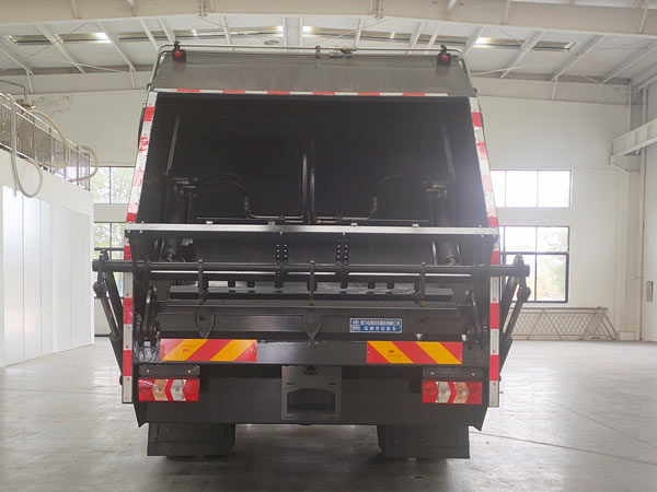 程力威牌CLW5181ZYSBHJ壓縮式垃圾車公告圖片