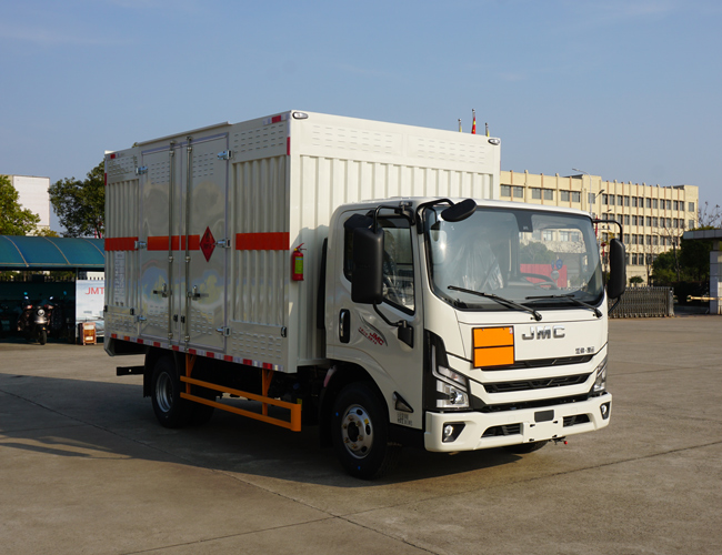 江铃江特牌JMT5047XRQXG26易燃气体厢式运输车