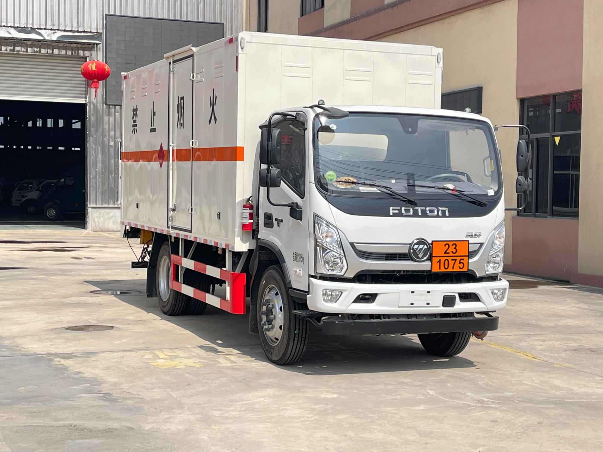 嘉汽牌JTQ5120XRQB6易燃气体厢式运输车