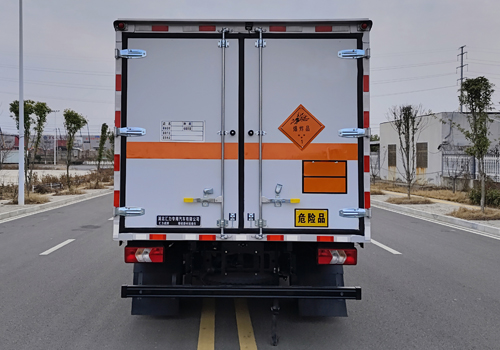 匯力威牌VVV5090XQYJX6爆破器材運(yùn)輸車公告圖片