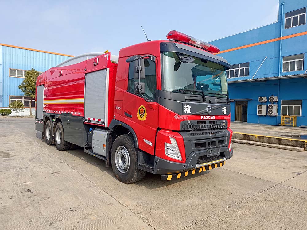 捷达消防牌SJD5300GXFPM130/WEA泡沫消防车