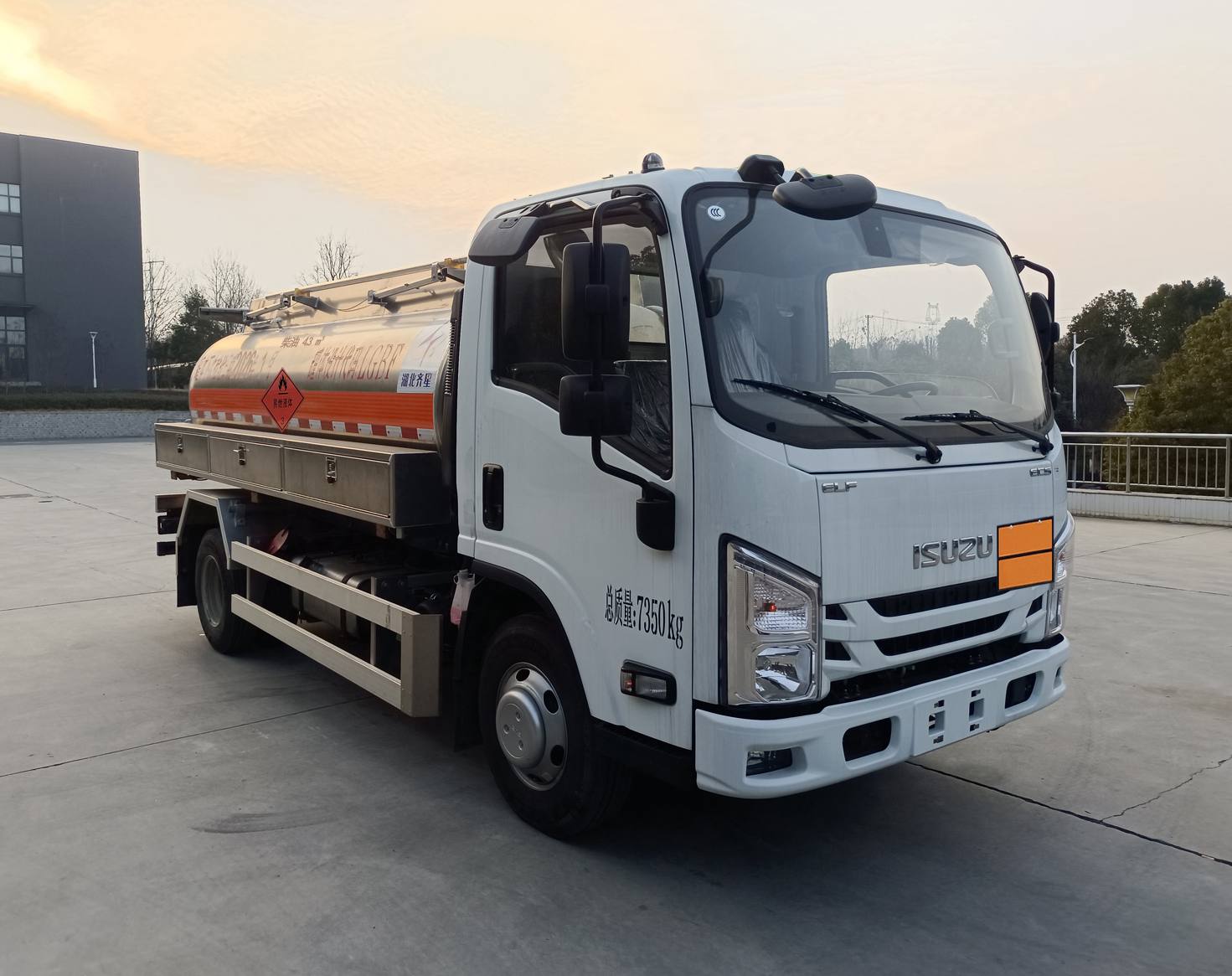 齐星牌QXC5072GJYJX加油车
