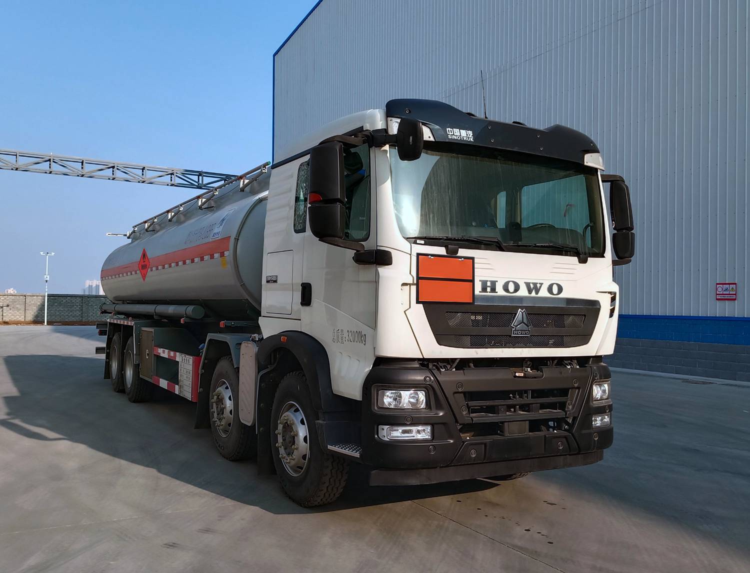 QXC5327GRYZ6B型易燃液體罐式運(yùn)輸車圖片