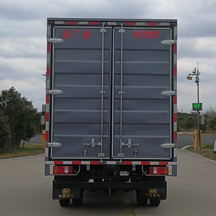 豪沃牌ZZ5047XXYF3313F145D廂式運(yùn)輸車(chē)公告圖片