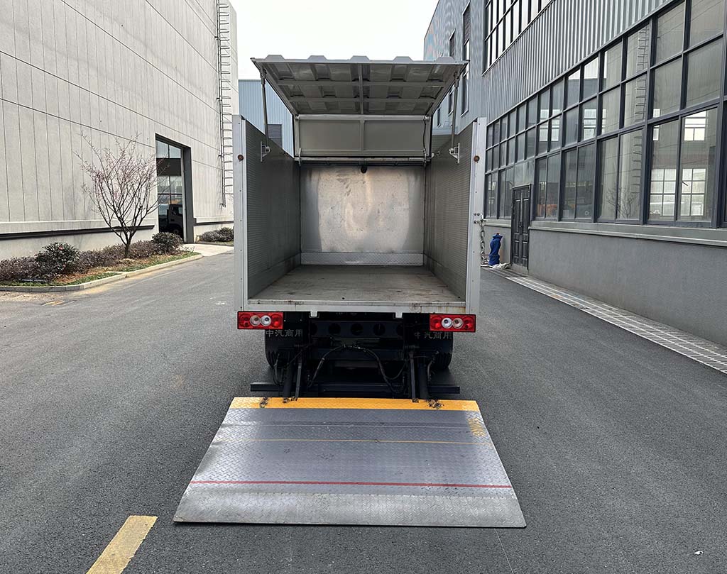中汽牌ZQZ5043XTYF6密閉式桶裝垃圾車公告圖片