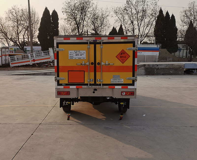 紅宇牌HYJ5030XQY-JX2爆破器材運(yùn)輸車(chē)公告圖片