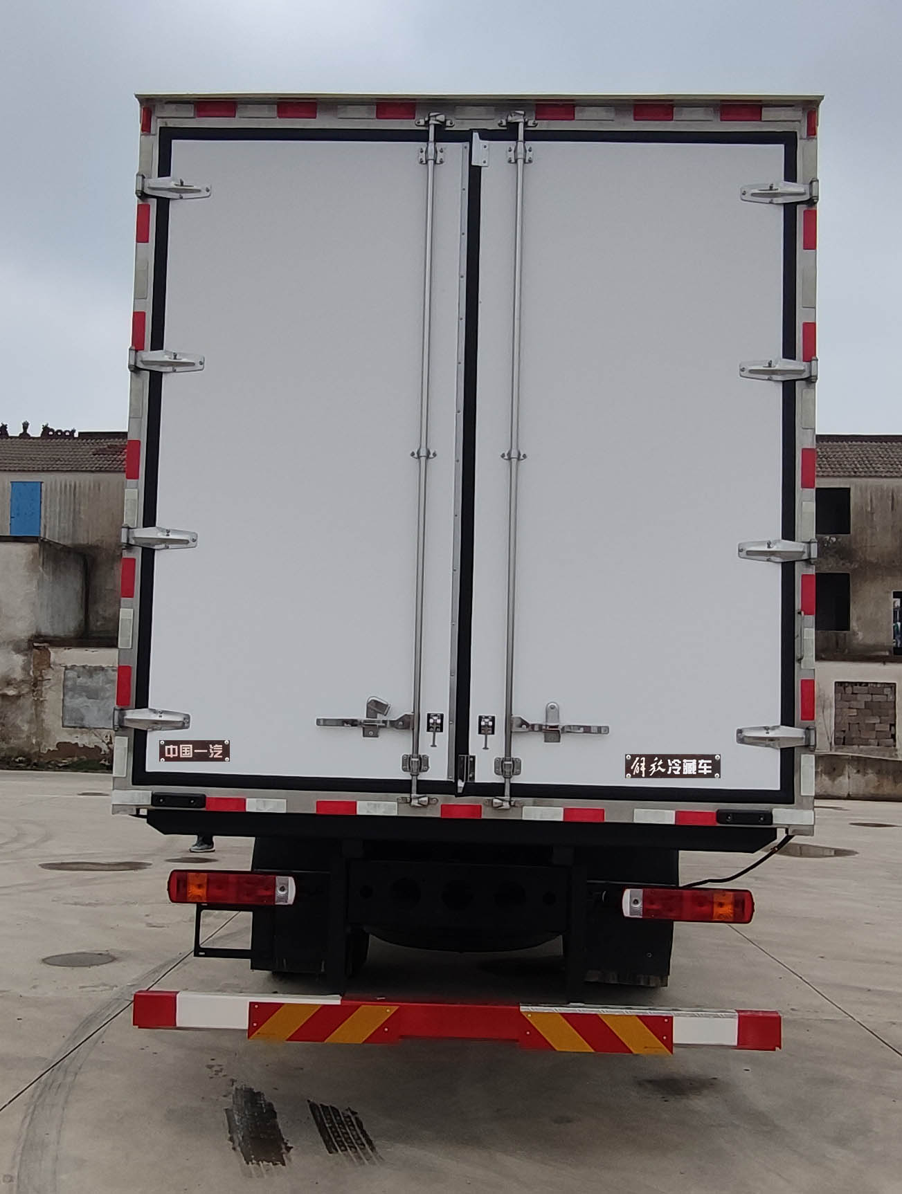 解放牌CA5180XLCP28K8L8E6A90冷藏車公告圖片