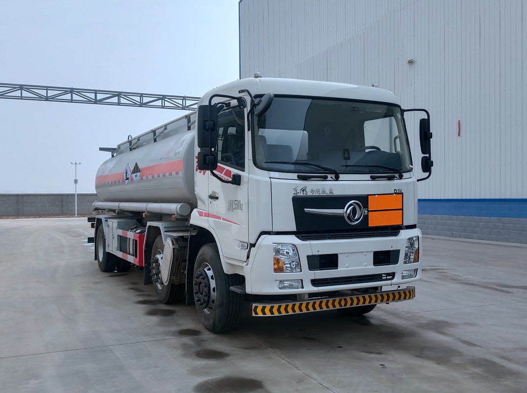 QXC5263GZWX6型雜項(xiàng)危險(xiǎn)物品罐式運(yùn)輸車(chē)圖片