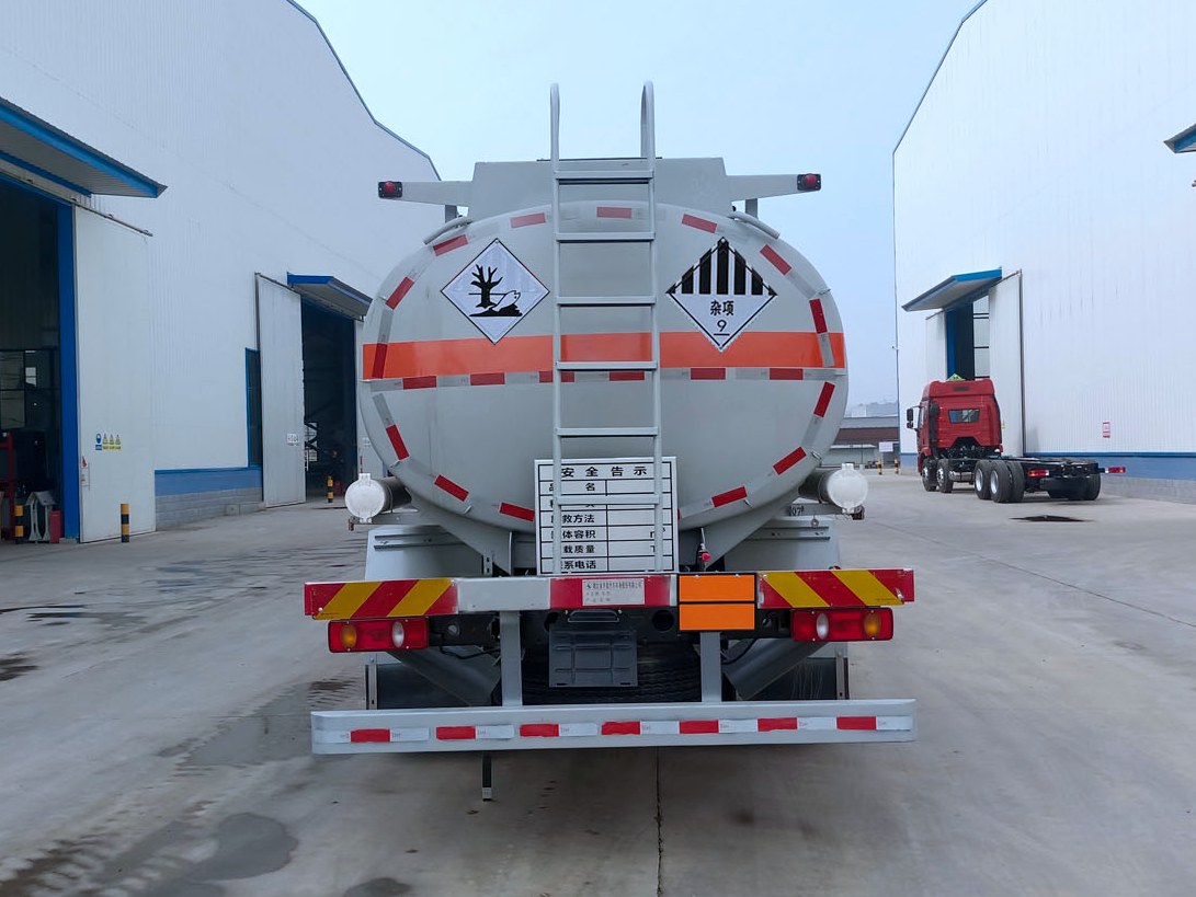 齊星牌QXC5263GZWX6雜項(xiàng)危險物品罐式運(yùn)輸車公告圖片