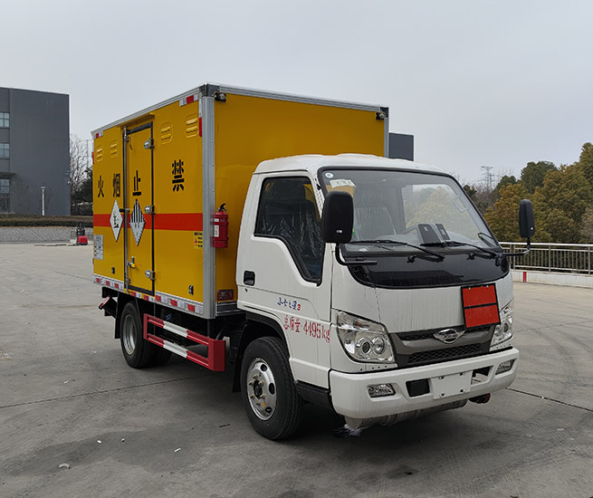 程力牌CL5042XZW6BXW杂项危险物品厢式运输车