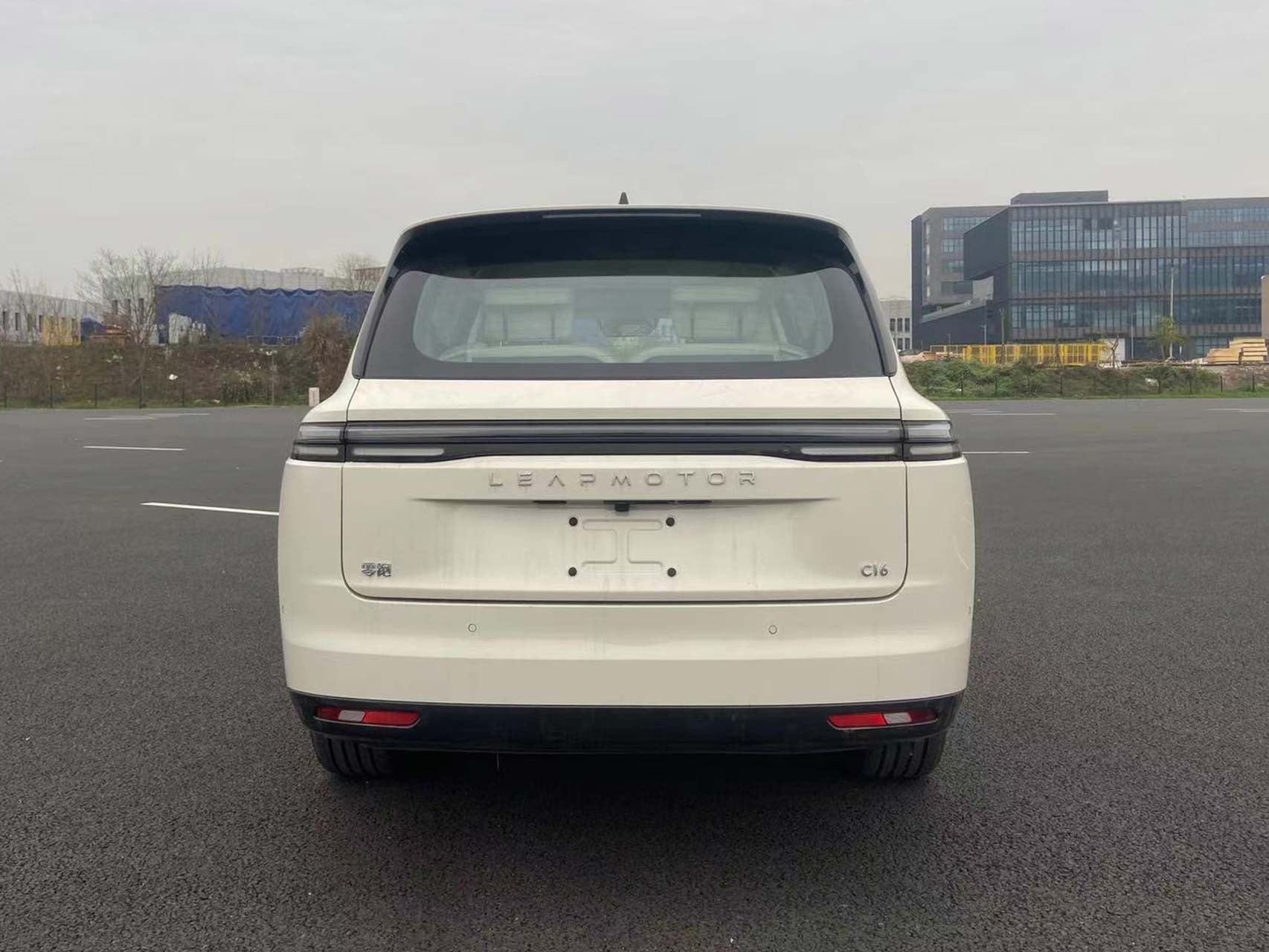零跑牌FZ6490SHEVC16B插电式增程混合动力多用途乘用车公告图片
