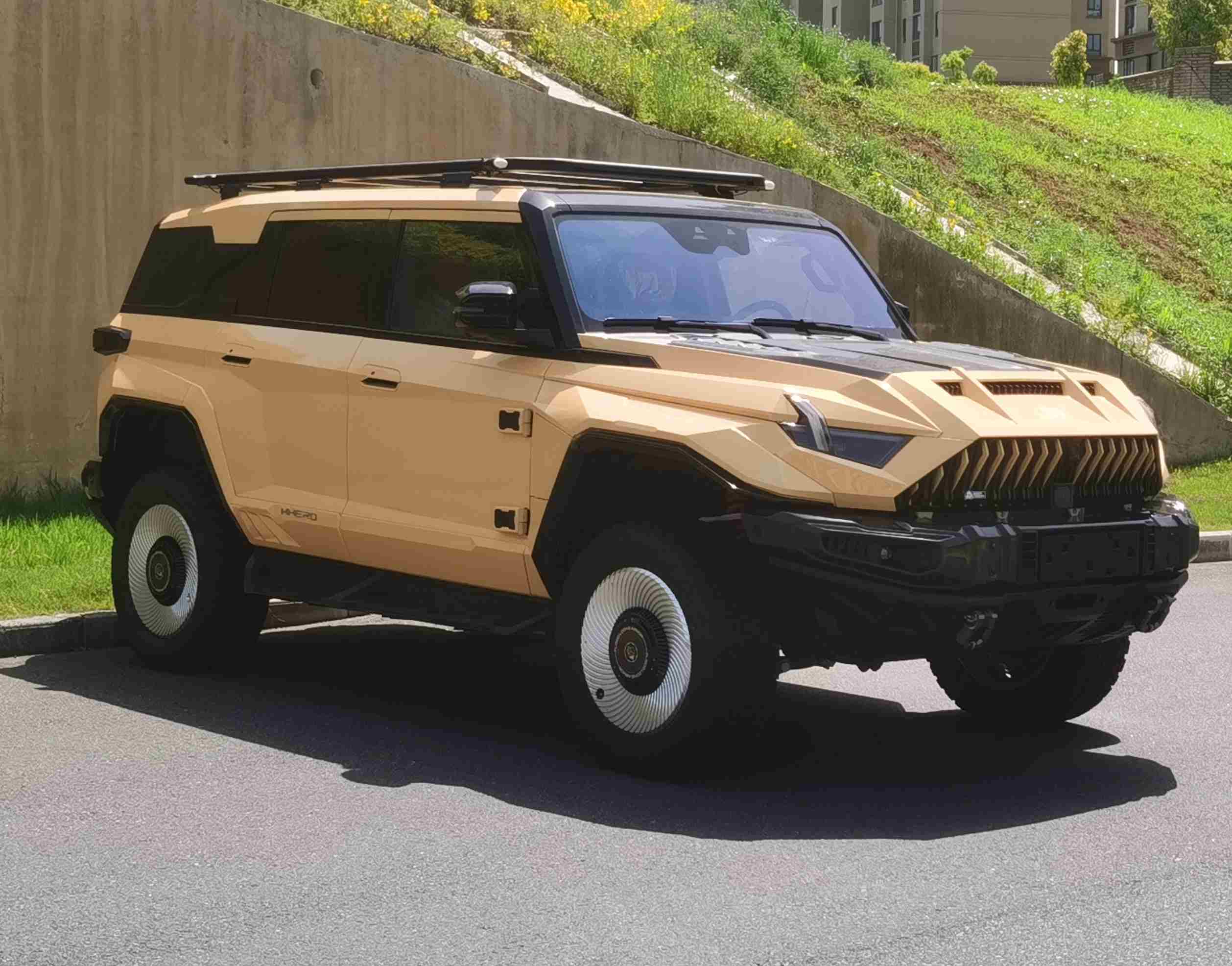 猛士牌 197马力 插电式增程混合动力越野乘用车(EQ2047RMV6REEV)