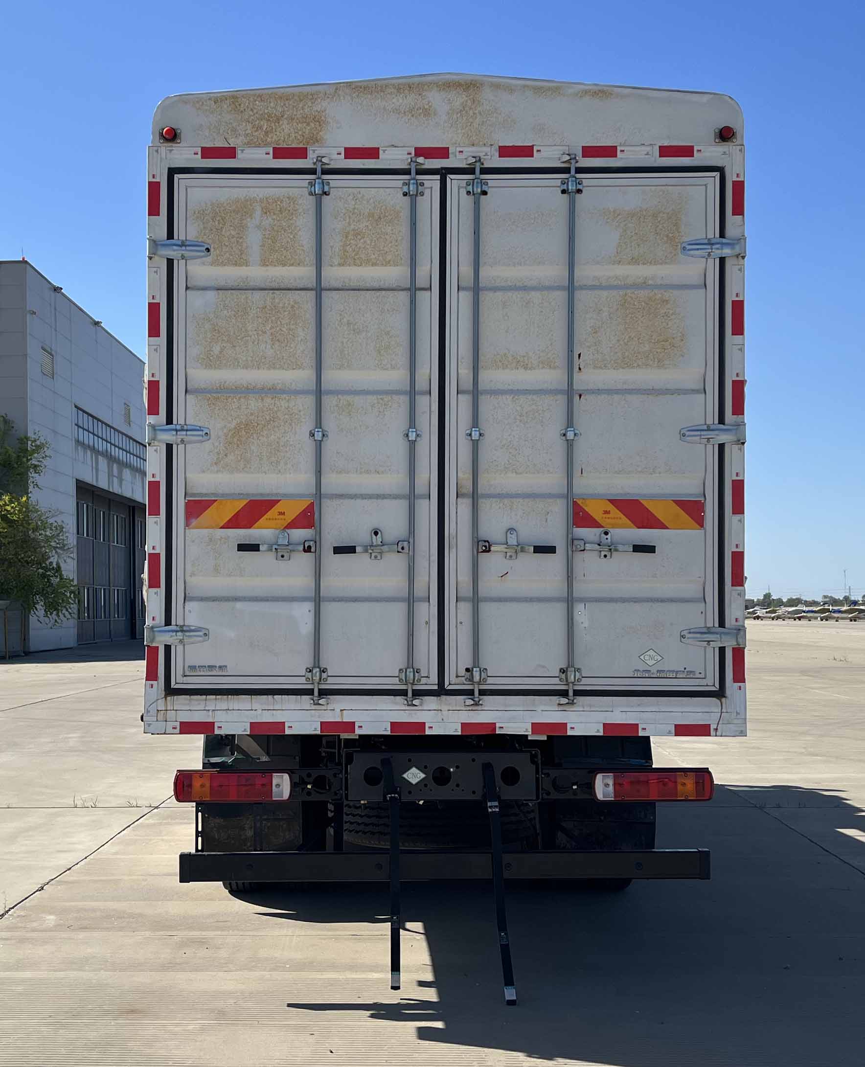 福田牌BJ5186CCY-8K倉(cāng)柵式運(yùn)輸車公告圖片