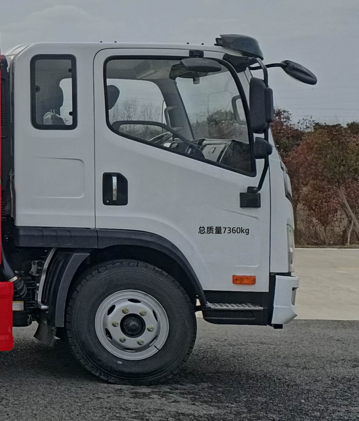 解放牌CA5070CCYP40K1L2E6PHEVA84插電式混合動(dòng)力倉柵式運(yùn)輸車公告圖片