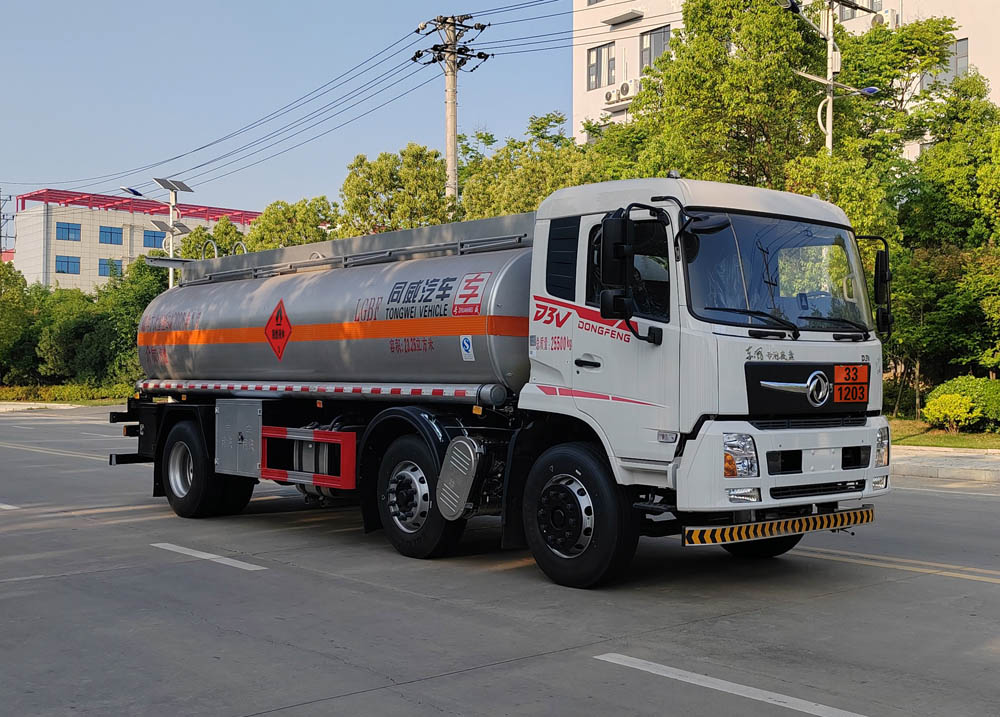 专威牌HTW5263GYYESQ6运油车