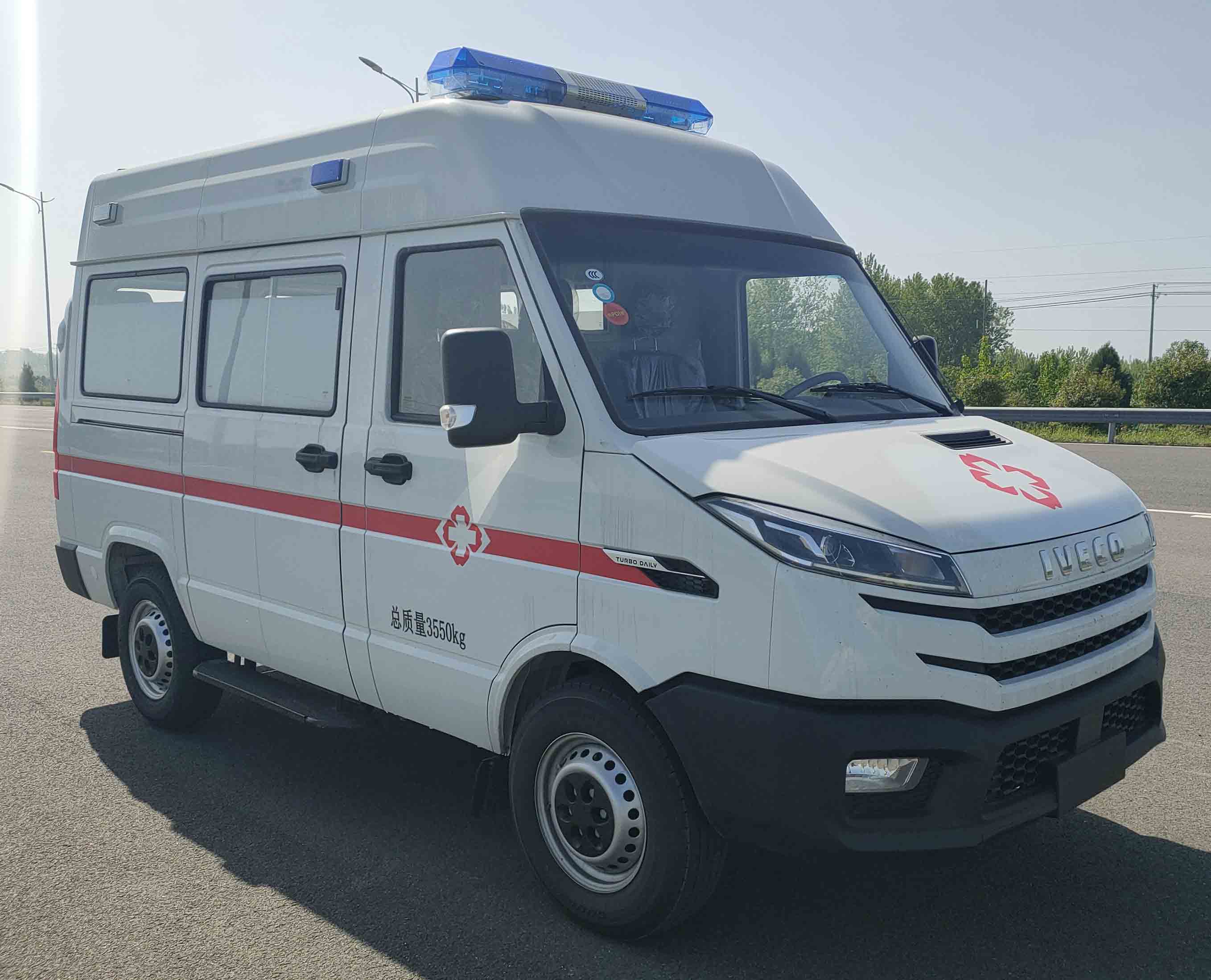 宏运牌HYD5041XJHNJ救护车