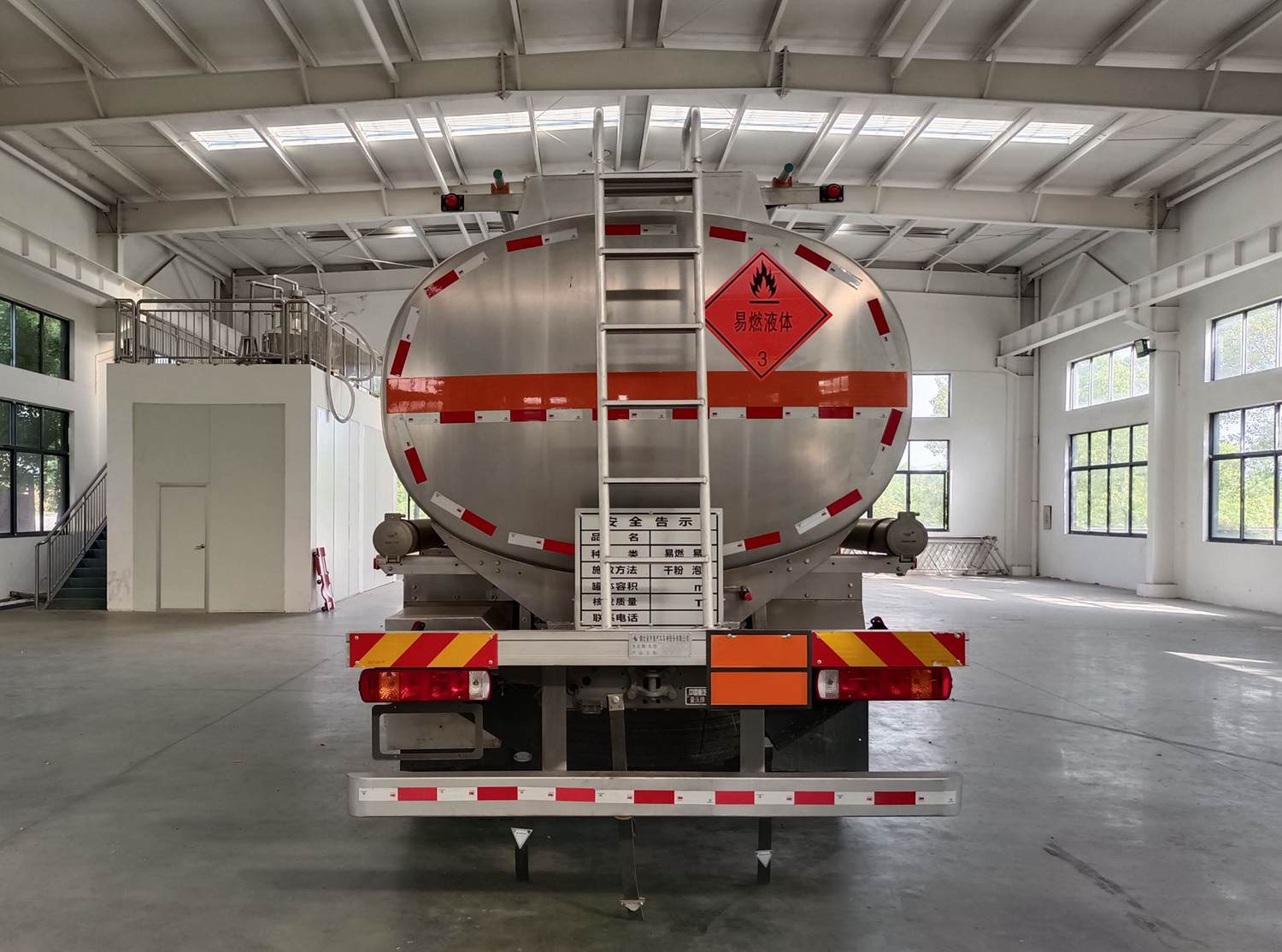 齊星牌QXC5267GRYZ6A易燃液體罐式運輸車公告圖片