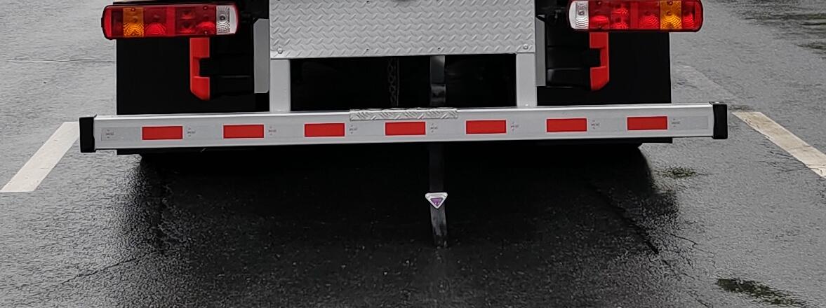 專威牌HTW5329GYYLZZ6Q鋁合金運油車公告圖片