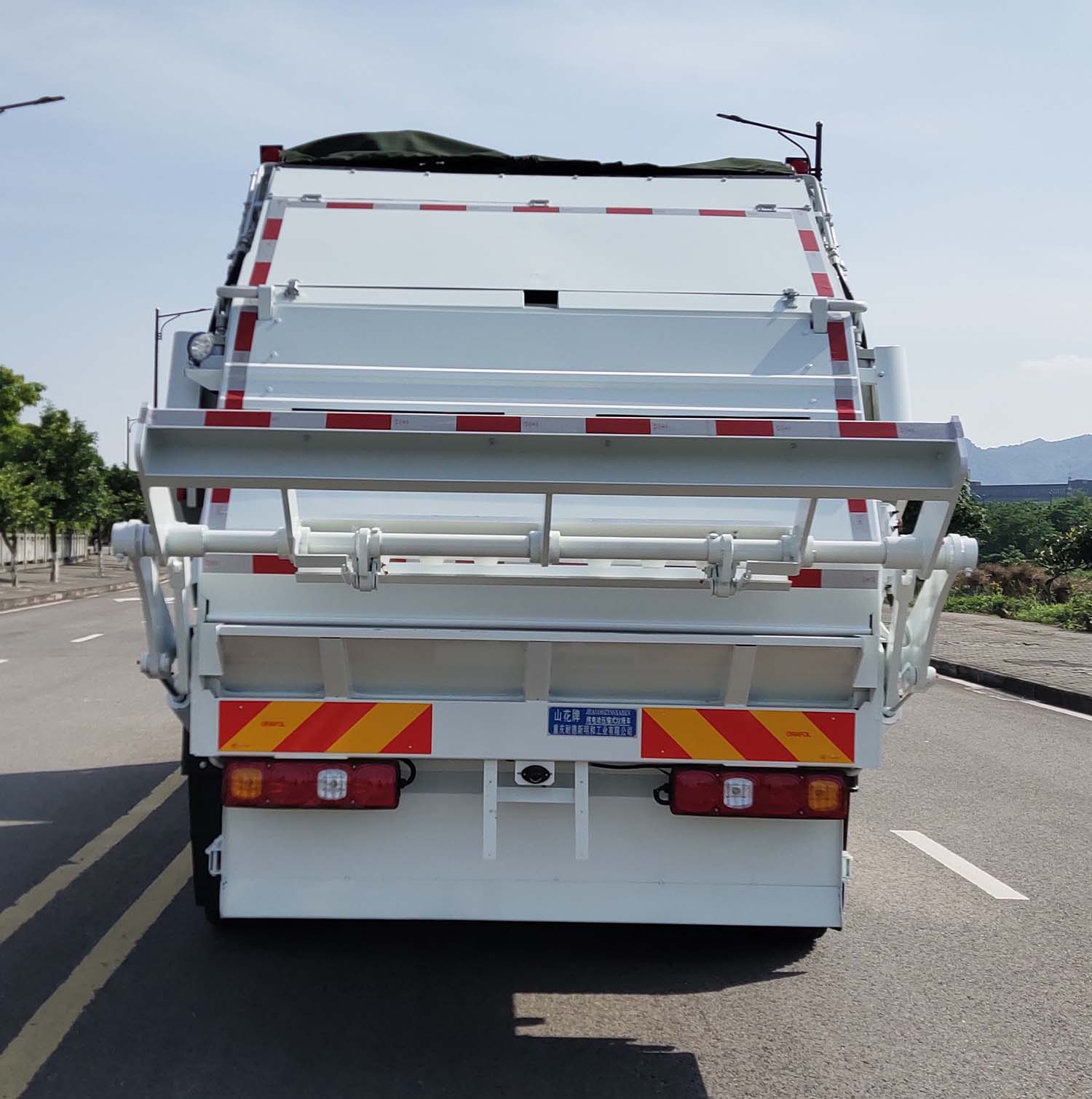 山花牌JHA5189ZYSSXABEV純電動(dòng)壓縮式垃圾車(chē)公告圖片