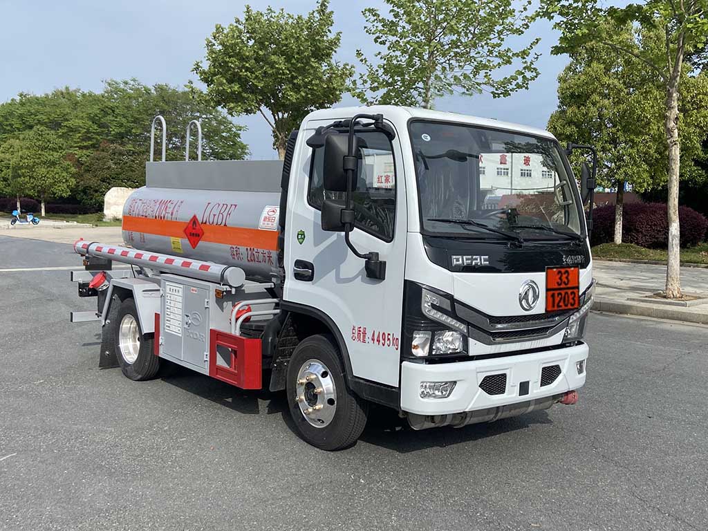 新东日牌YZR5040GJYEQ6加油车