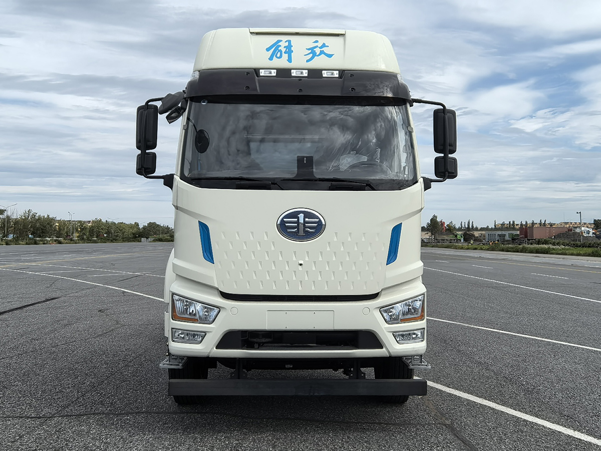 解放牌CA4250P62T1BEVA7换电式纯电动半挂牵引车公告图片