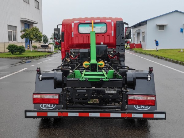 南駿牌NJA5040ZXX車(chē)廂可卸式垃圾車(chē)公告圖片