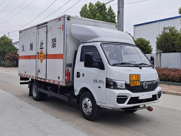 爆破器材运输车