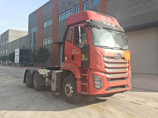 解放牌 464马力 危险品运输半挂牵引车(CA4250P62K25T1E6Z)