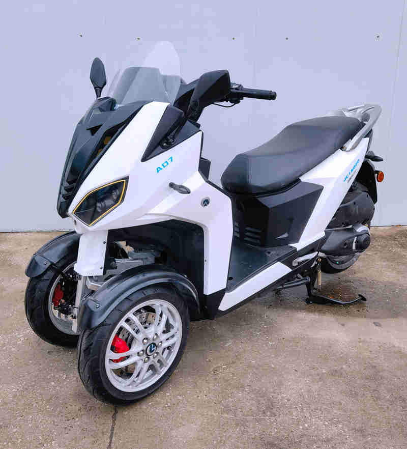 正三轮摩托车