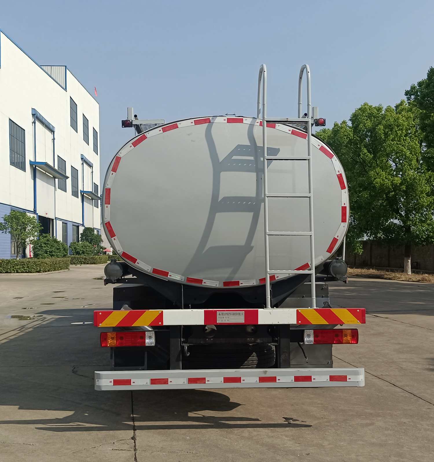 齊星牌QXC5320GPGC6普通液體運(yùn)輸車公告圖片