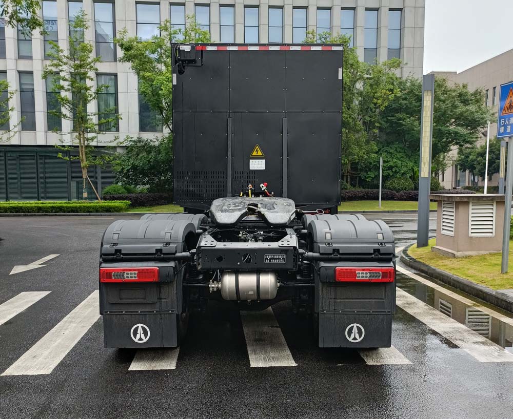 ND4250BBXJ7Z11BEV 北奔牌551马力后双桥,后八轮纯电动纯电动牵引汽车图片