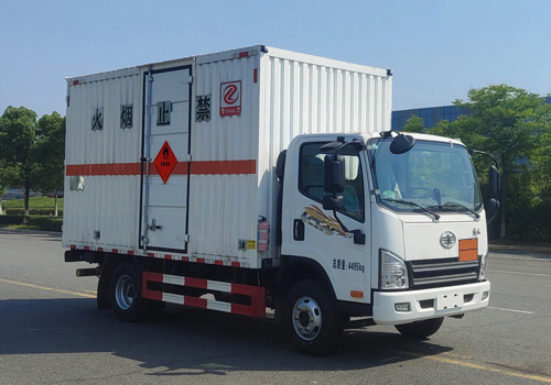 专力牌ZLC5040XRYC6易燃液体厢式运输车
