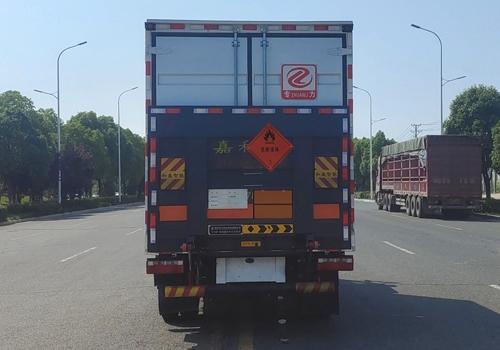 專力牌ZLC5040XRYC6易燃液體廂式運輸車公告圖片