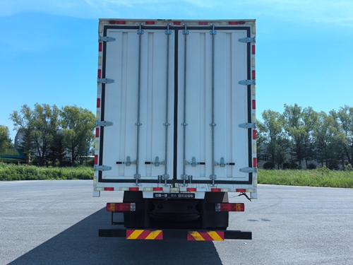 解放牌CA5320XXYP62K1L1T4E6Z廂式運(yùn)輸車公告圖片